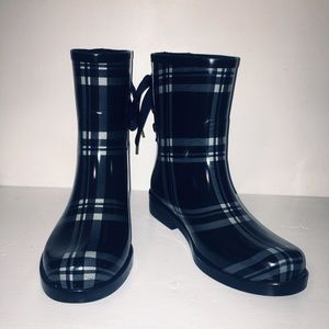 Size 7 Crown & Ivy Rayme rubber rain boots